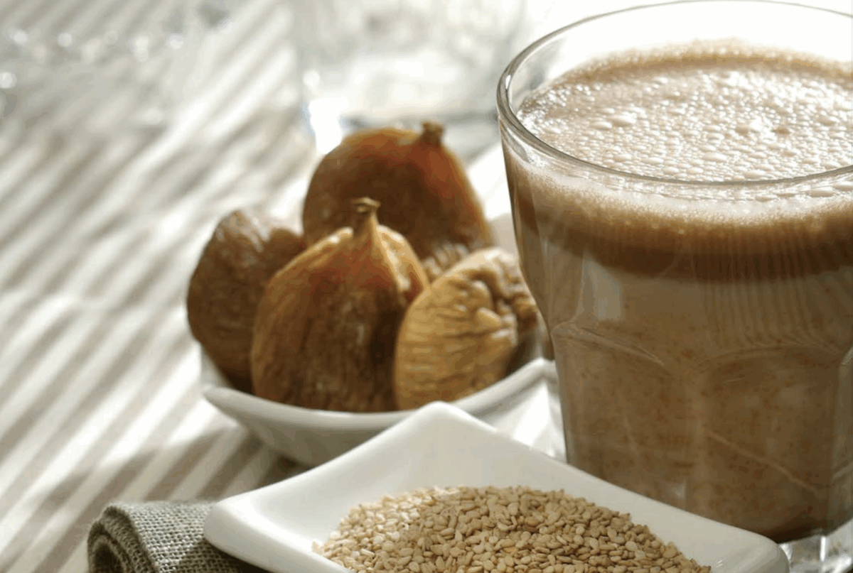 La ricetta del “latte” di fichi e sesamo