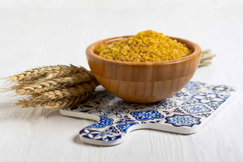 Bulgur con asparagi, zafferano e tofu marinato al timo