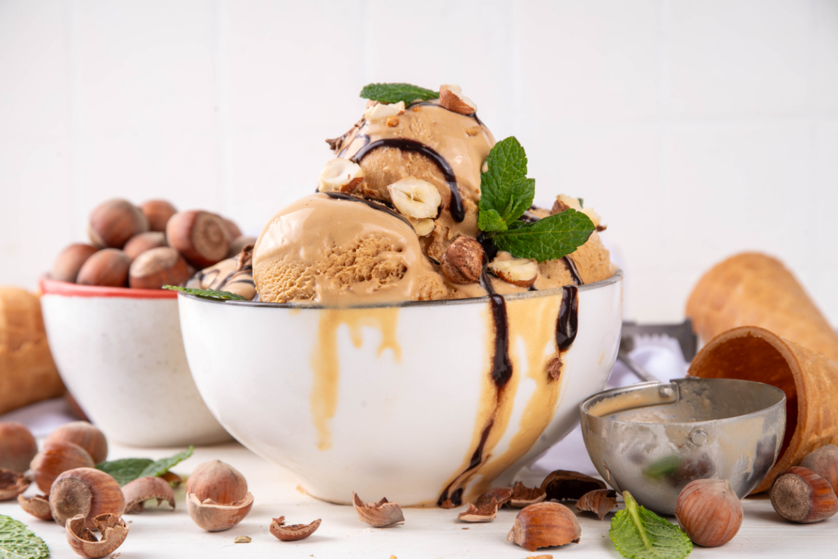Prepariamo in casa il gelato alle nocciole