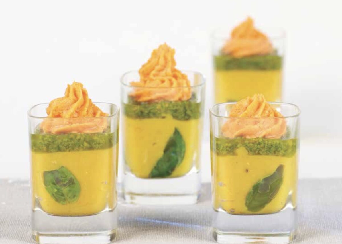 Crema di lenticchie rosse con salsa verde e mousse di peperoni