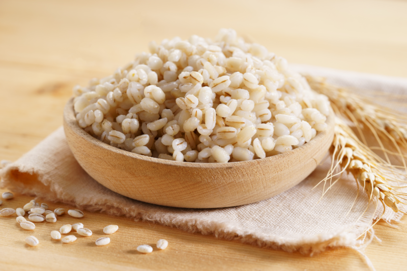 Sformatini di orzo con salsa di barbabietole rosse