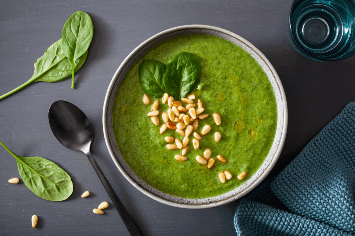 Vellutata di spinaci ai pinoli