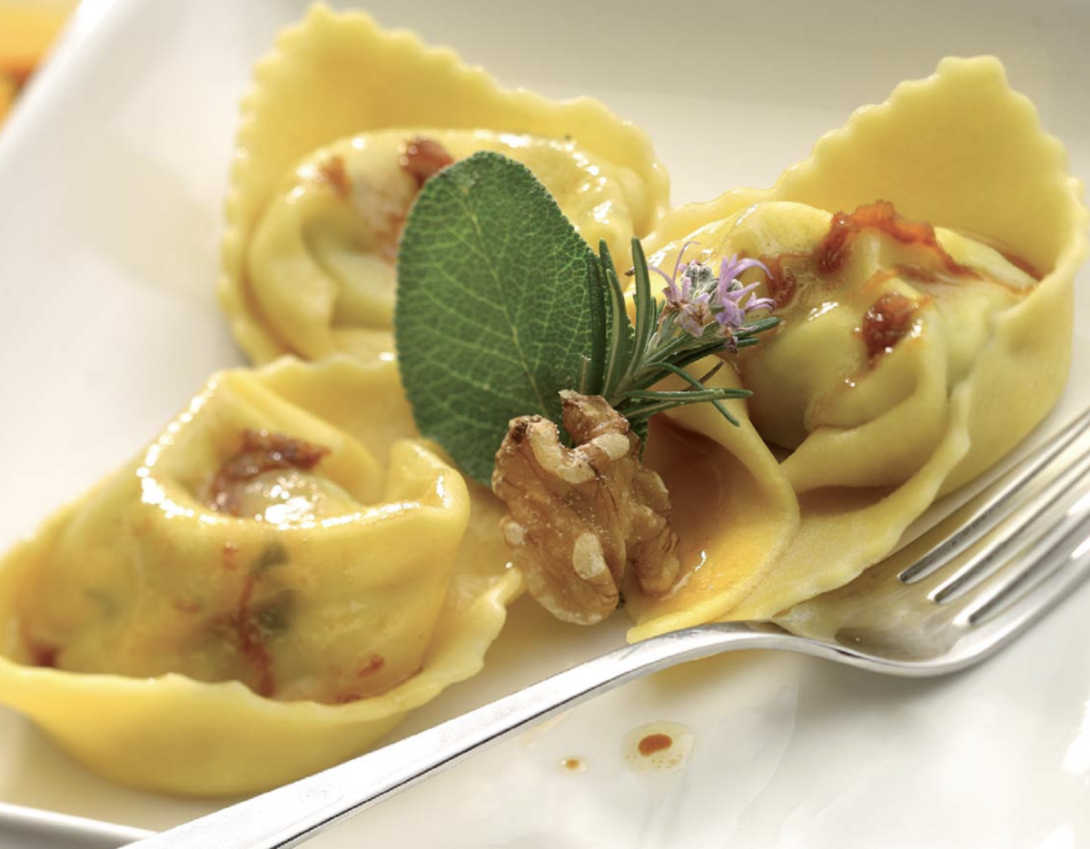 Ravioli di zucca alle erbe e noci: la ricetta