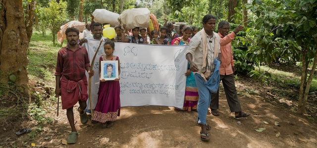 India: indigeni sfrattati si riprendono la loro terra