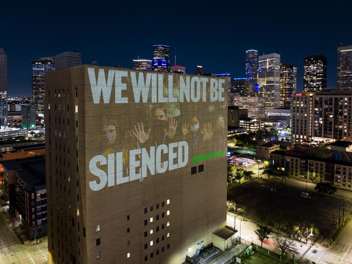 Greenpeace fa ricorso contro la multa: &laquo;Assurdo rifondere Big Oil&raquo;