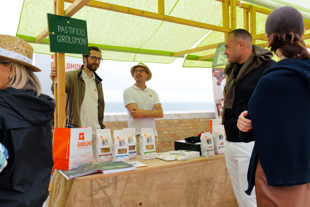 Lo stand del pastificio Girolomoni al BioFestival NaturaSì a Termoli