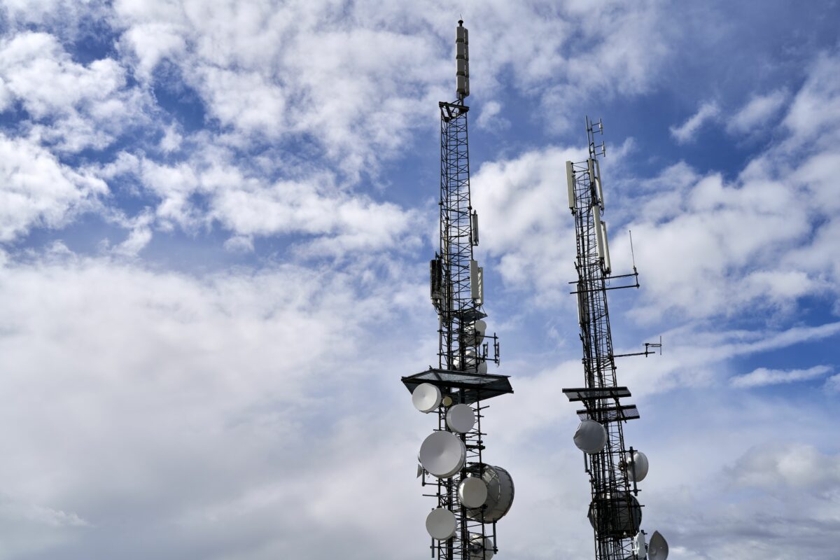 &laquo;Boom di antenne e di elettrosmog, si rivedano i limiti&raquo;: l’appello della Rete 6V