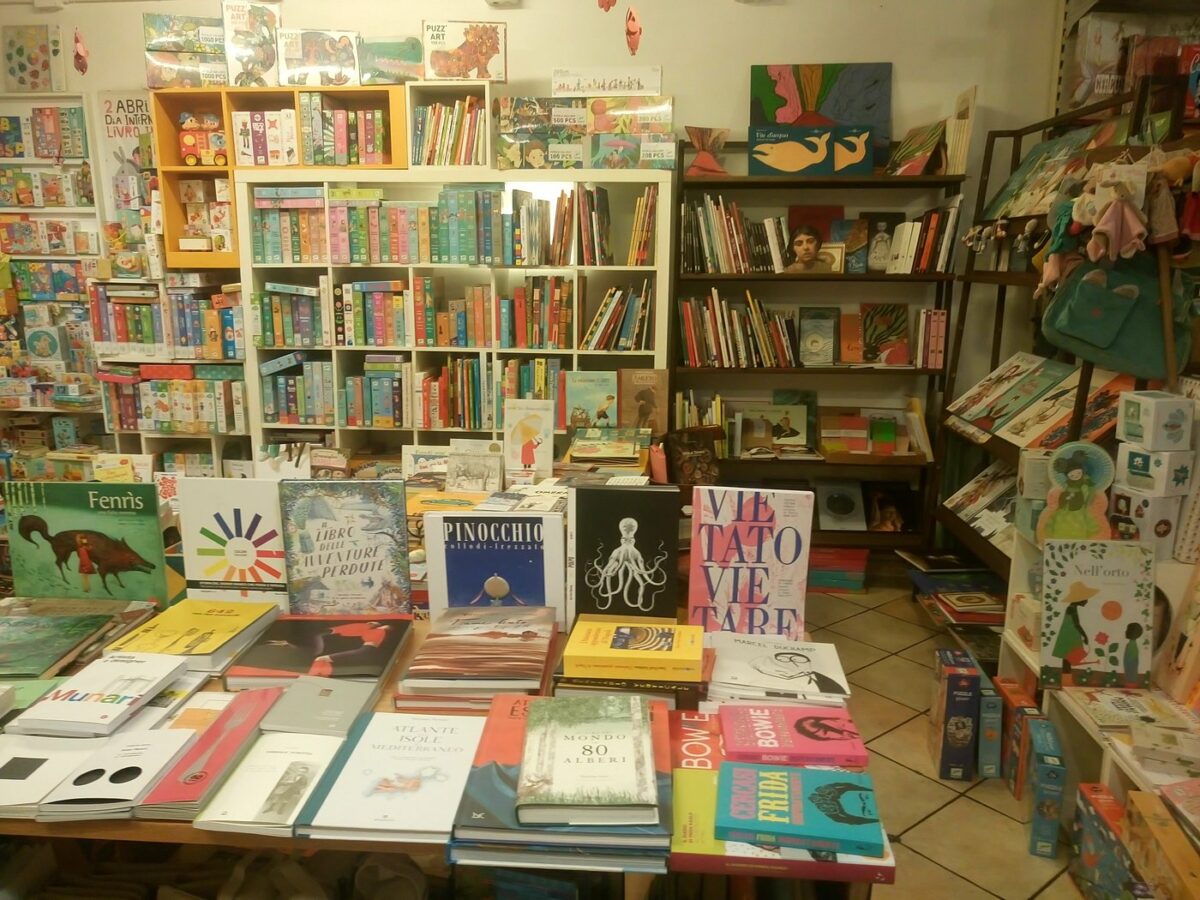 Libreria L’Ibrido di Napoli, incontro e socialit&agrave;